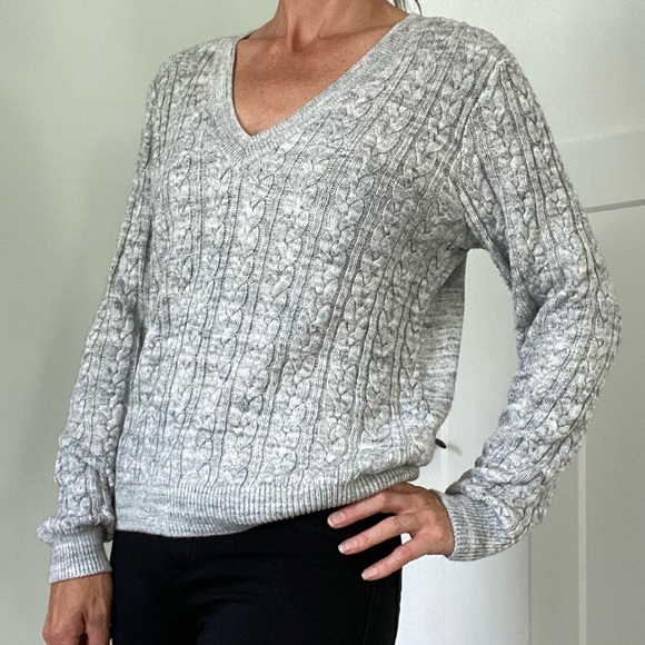Cozy v-neck sweater - Picture 2 of 8